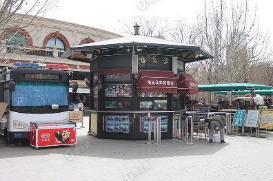 万彩网与法国设计师合作生产的天津市五马路风景区观光小火车售票亭采用了现