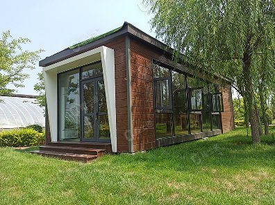 万彩网生产的旅居酒店房将放置于园林中，展现出优雅和自由的氛围